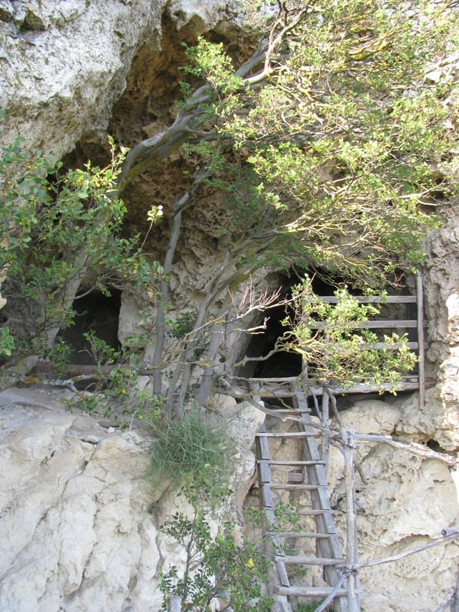 Походы по пещерным городам Крыма.